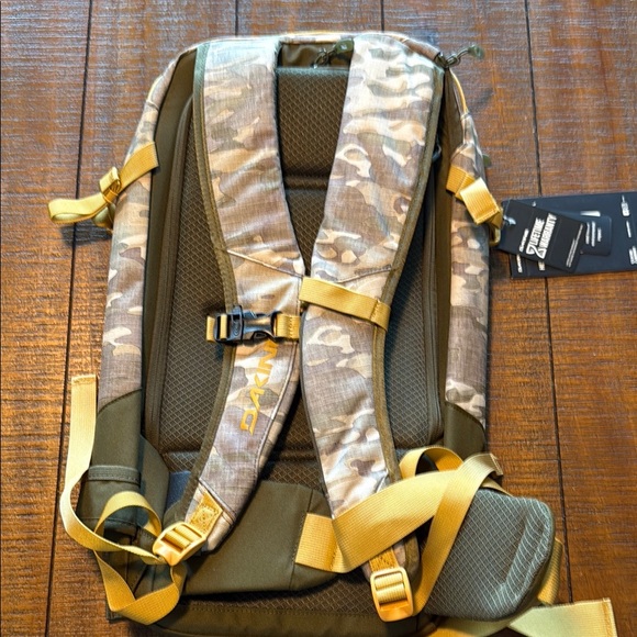 Dakine Heli Pro Camo and Olive Men's Backpack - Picture 6 of 7